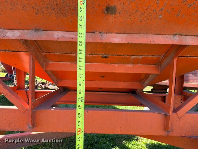image for item FT6969 Bradford 240-316 gravity wagon