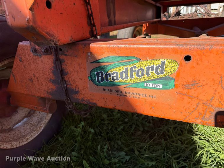 image for item FT6969 Bradford 240-316 gravity wagon