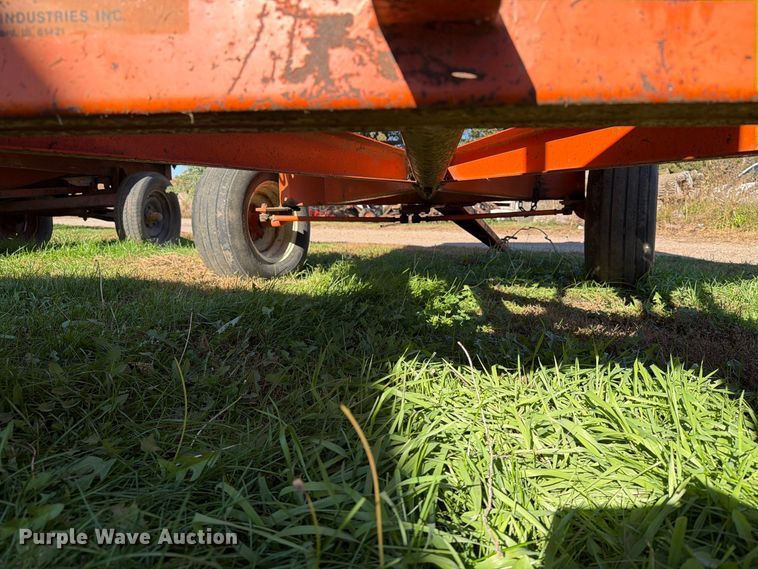image for item FT6969 Bradford 240-316 gravity wagon