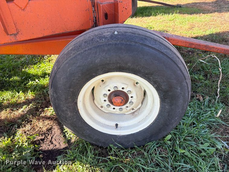 image for item FT6969 Bradford 240-316 gravity wagon