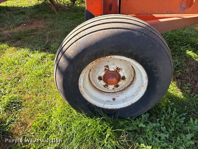 image for item FT6969 Bradford 240-316 gravity wagon