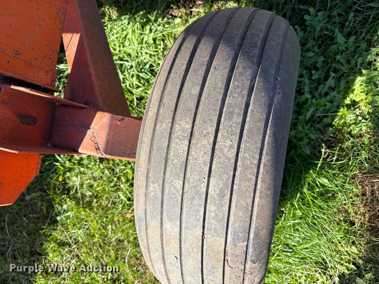 image for item FT6969 Bradford 240-316 gravity wagon