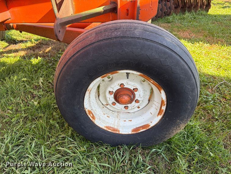 image for item FT6969 Bradford 240-316 gravity wagon