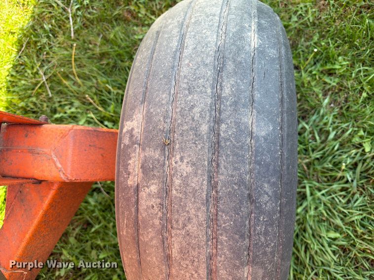 image for item FT6969 Bradford 240-316 gravity wagon