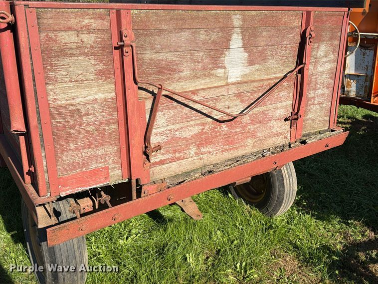 image for item FT6970 Grain cart