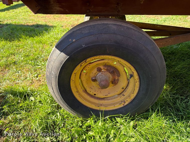 image for item FT6970 Grain cart