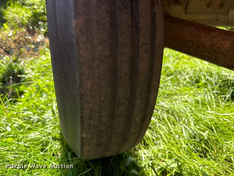 image for item FT6970 Grain cart