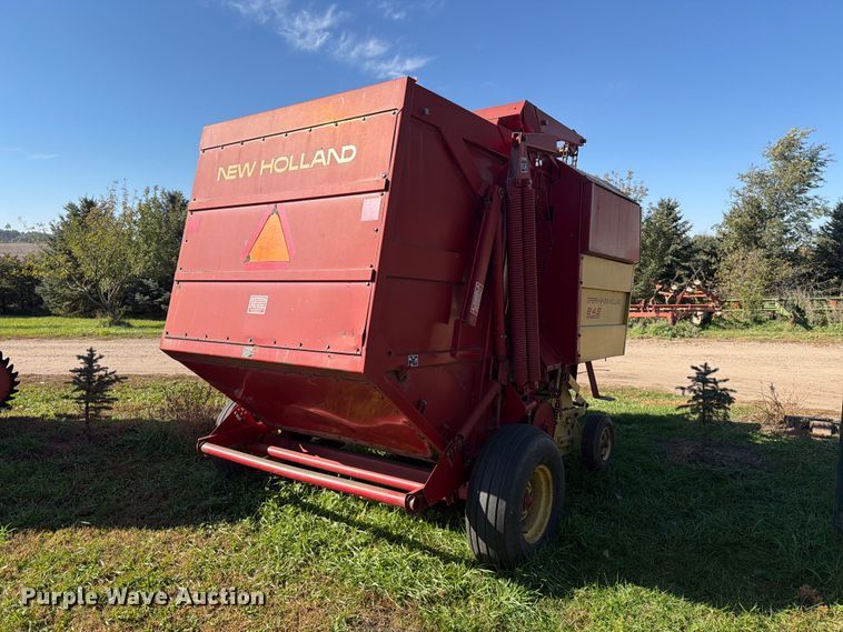 image for item FT6972 1984 New Holland 849 round baler