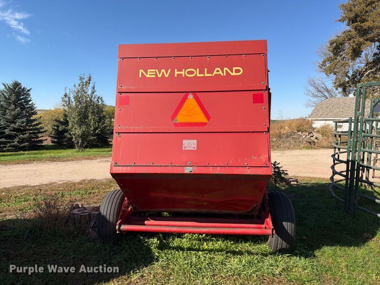 image for item FT6972 1984 New Holland 849 round baler
