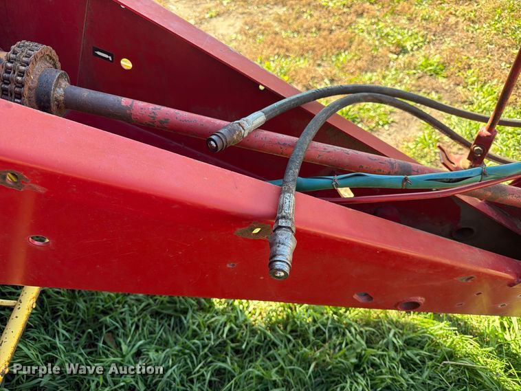 image for item FT6972 1984 New Holland 849 round baler
