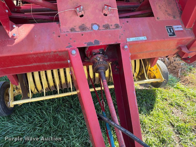 image for item FT6972 1984 New Holland 849 round baler