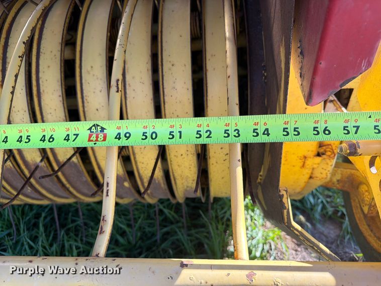 image for item FT6972 1984 New Holland 849 round baler