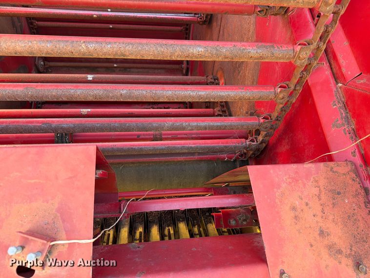 image for item FT6972 1984 New Holland 849 round baler