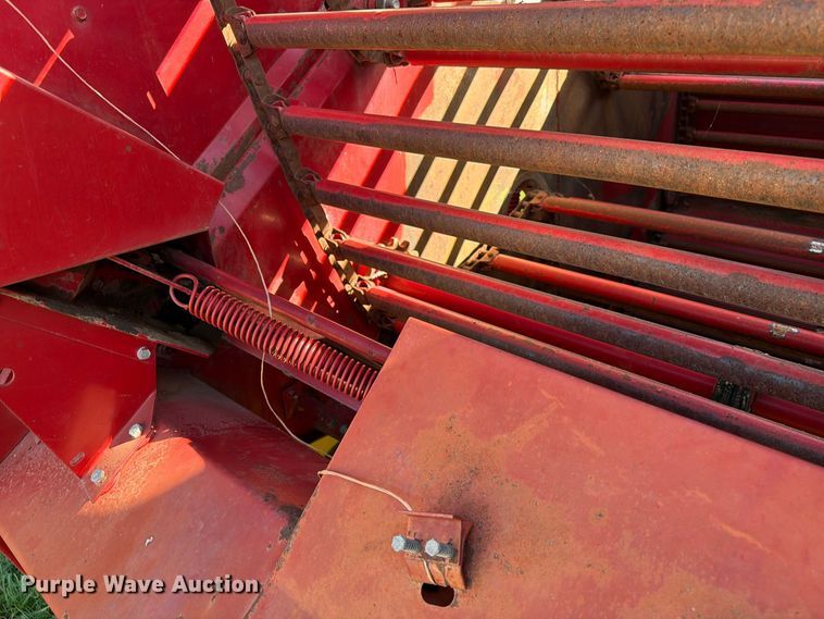 image for item FT6972 1984 New Holland 849 round baler