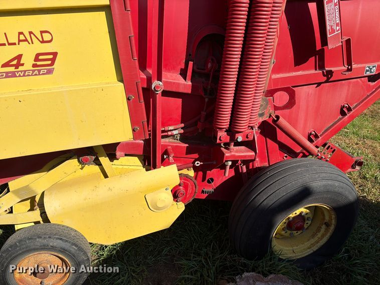 image for item FT6972 1984 New Holland 849 round baler