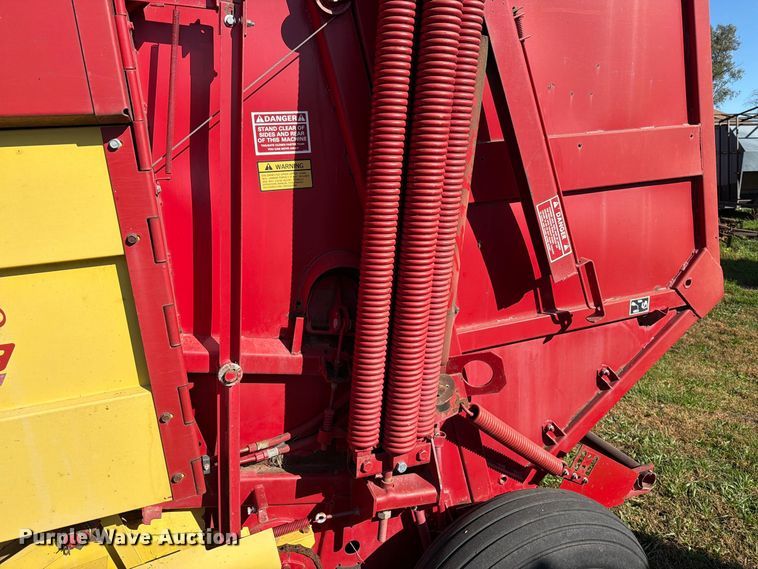 image for item FT6972 1984 New Holland 849 round baler