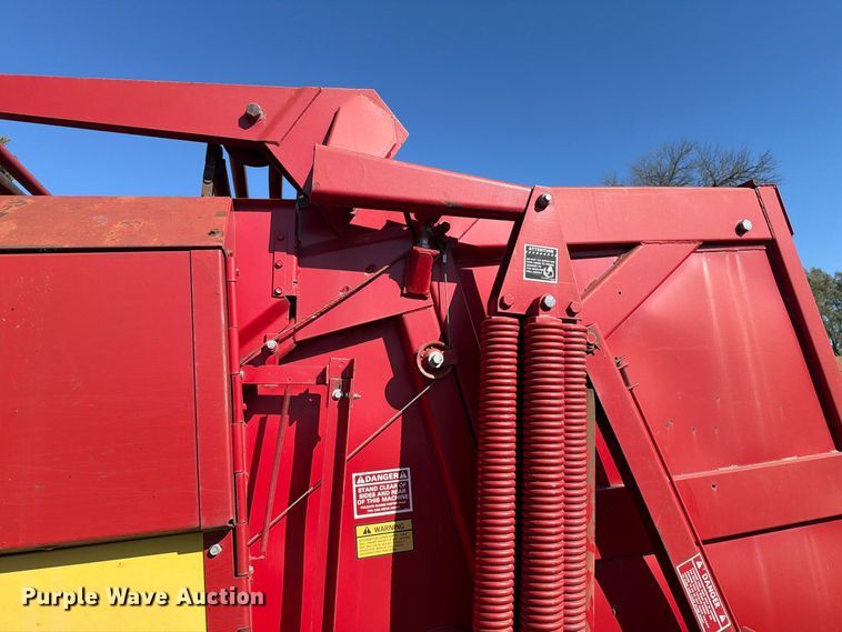 image for item FT6972 1984 New Holland 849 round baler