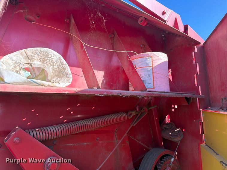 image for item FT6972 1984 New Holland 849 round baler