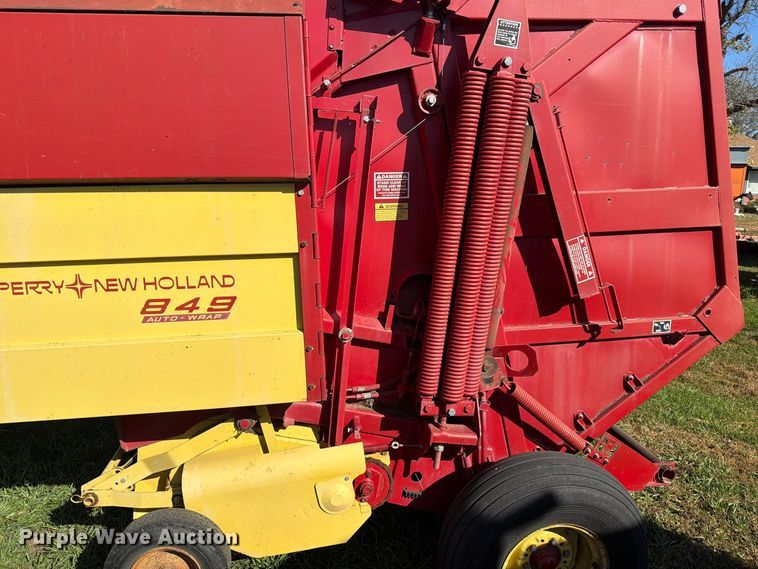 image for item FT6972 1984 New Holland 849 round baler