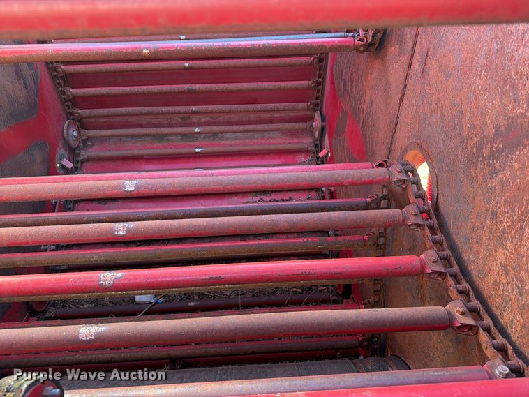 image for item FT6972 1984 New Holland 849 round baler