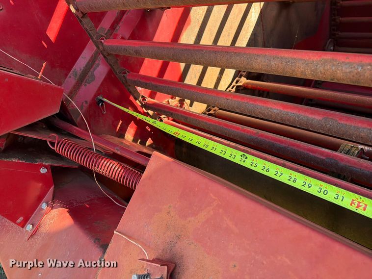 image for item FT6972 1984 New Holland 849 round baler