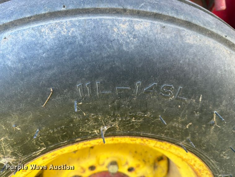 image for item FT6972 1984 New Holland 849 round baler
