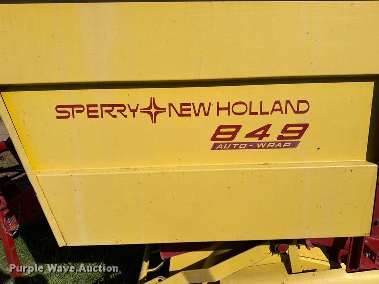 image for item FT6972 1984 New Holland 849 round baler