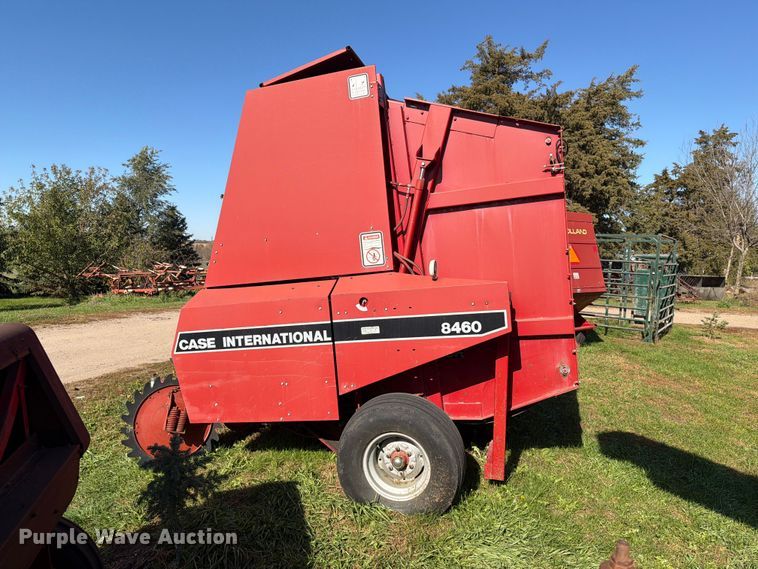 image for item FT6973 1991 Case International 8460 round baler