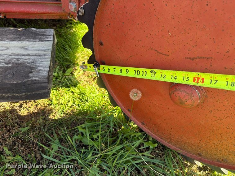 image for item FT6973 1991 Case International 8460 round baler