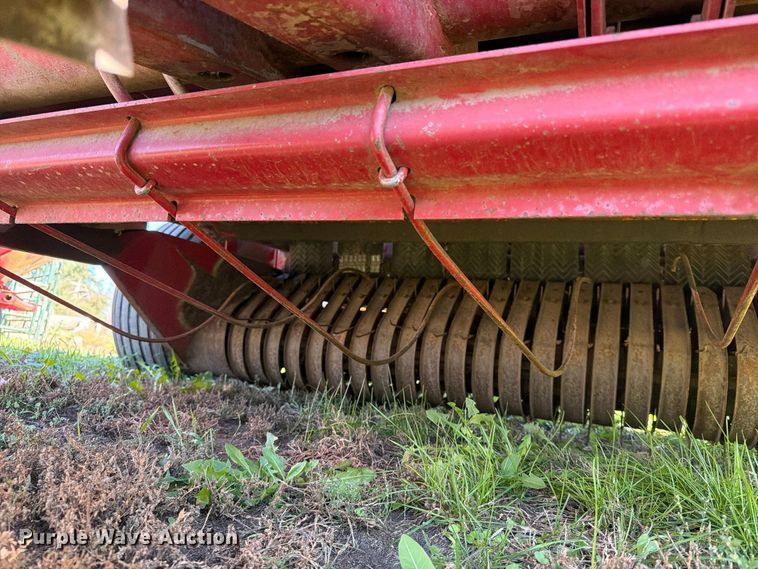 image for item FT6973 1991 Case International 8460 round baler
