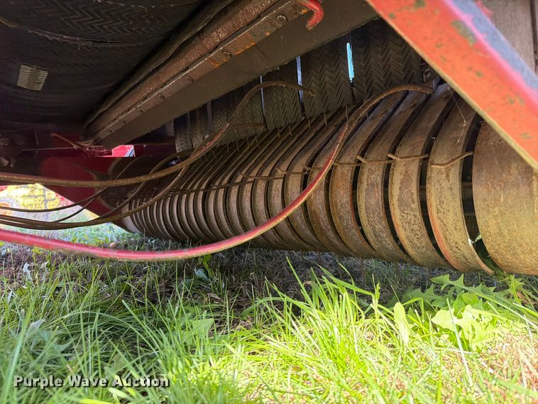 image for item FT6973 1991 Case International 8460 round baler