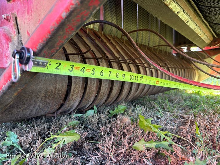 image for item FT6973 1991 Case International 8460 round baler