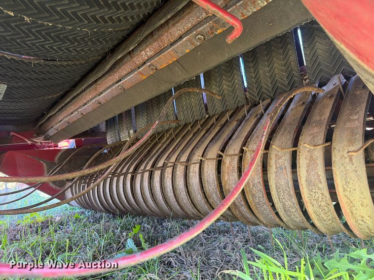 image for item FT6973 1991 Case International 8460 round baler
