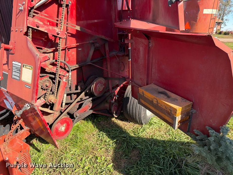 image for item FT6973 1991 Case International 8460 round baler