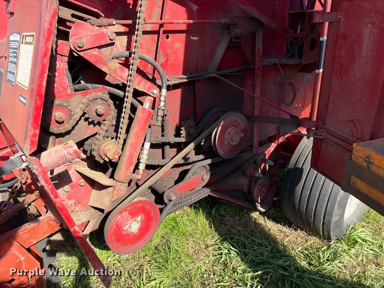 image for item FT6973 1991 Case International 8460 round baler