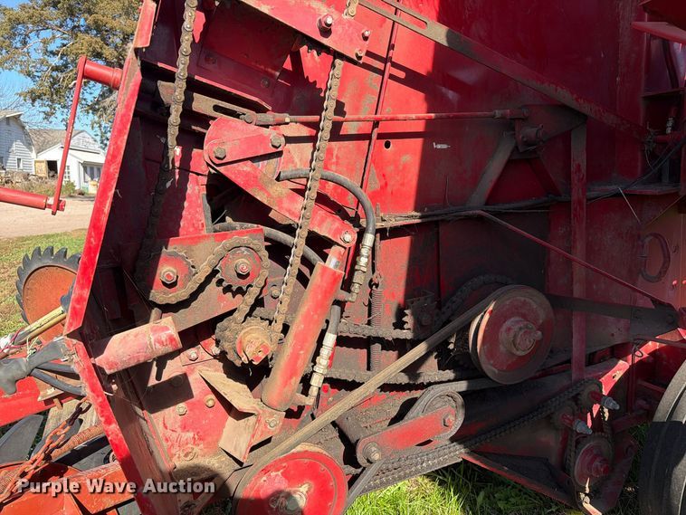 image for item FT6973 1991 Case International 8460 round baler