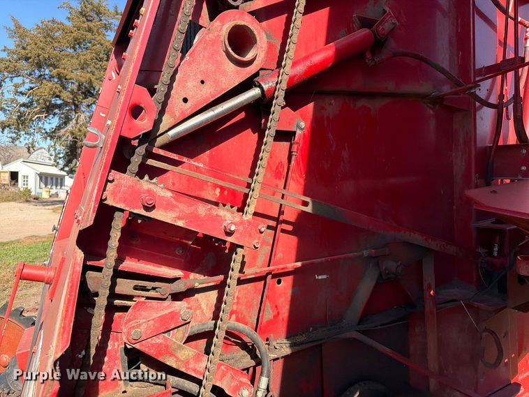 image for item FT6973 1991 Case International 8460 round baler