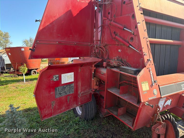 image for item FT6973 1991 Case International 8460 round baler