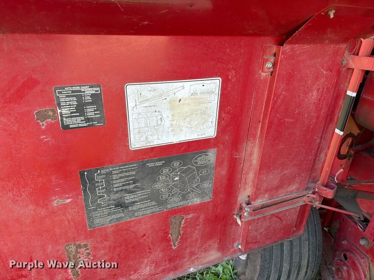 image for item FT6973 1991 Case International 8460 round baler