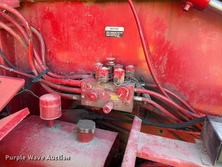image for item FT6973 1991 Case International 8460 round baler
