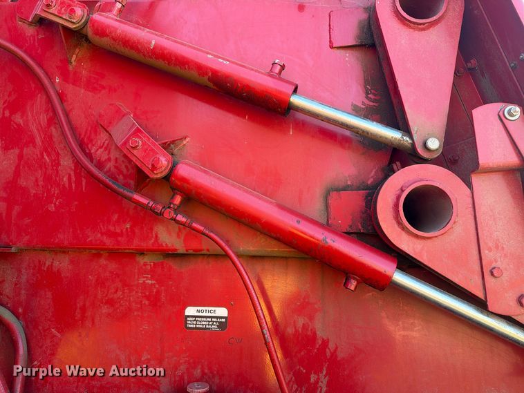 image for item FT6973 1991 Case International 8460 round baler