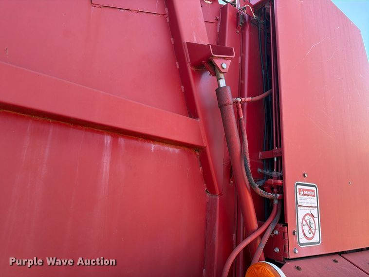 image for item FT6973 1991 Case International 8460 round baler