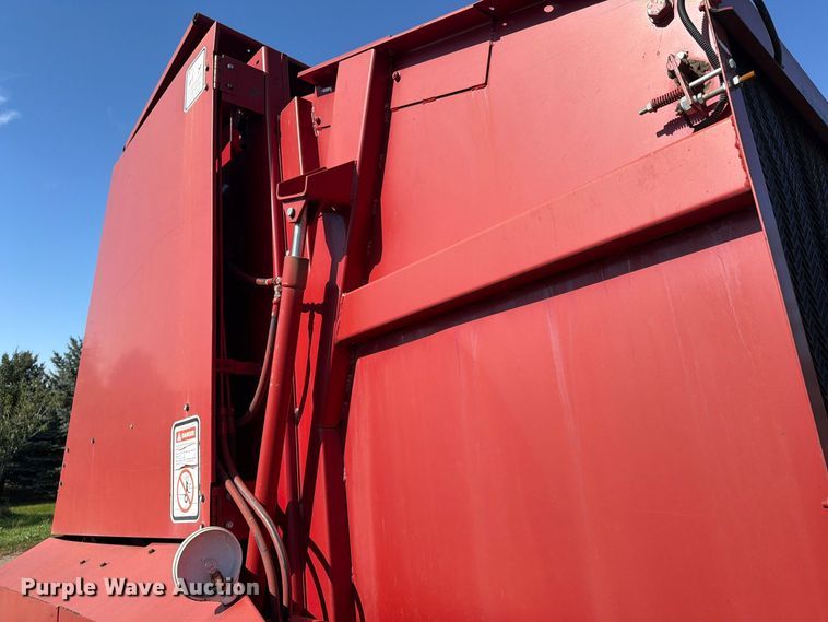 image for item FT6973 1991 Case International 8460 round baler
