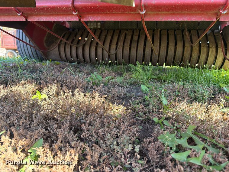 image for item FT6973 1991 Case International 8460 round baler