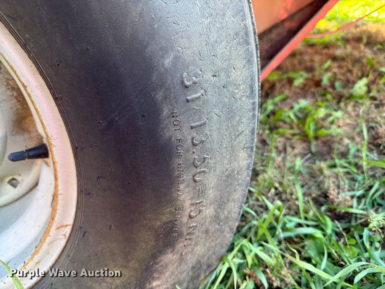 image for item FT6973 1991 Case International 8460 round baler