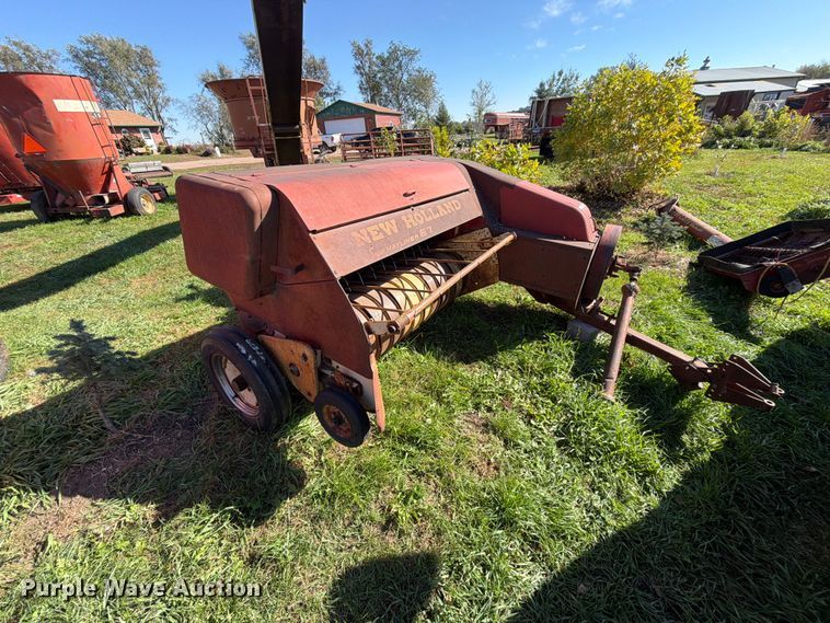 image for item FT6974 New Holland S67 small square baler