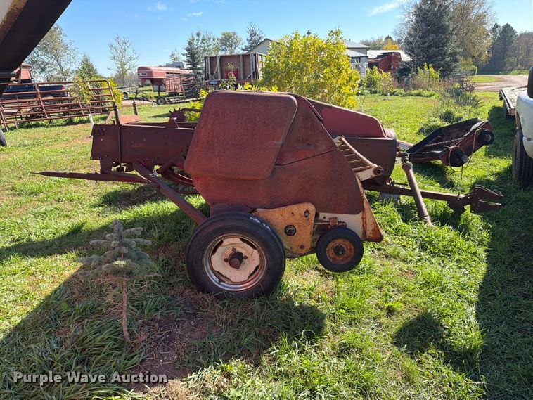 image for item FT6974 New Holland S67 small square baler