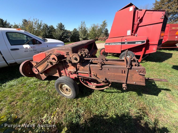 image for item FT6974 New Holland S67 small square baler