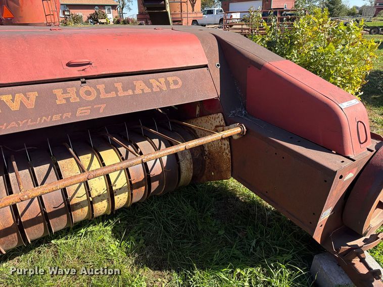 image for item FT6974 New Holland S67 small square baler