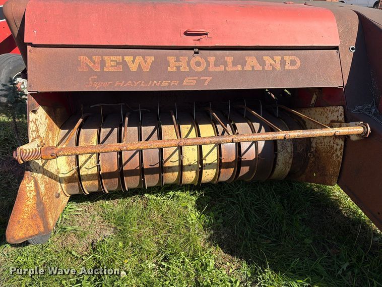 image for item FT6974 New Holland S67 small square baler